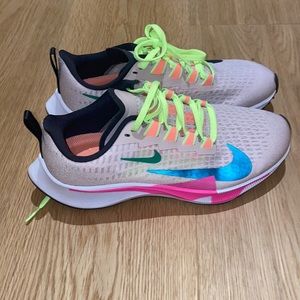 Barely worn Nike sneakers